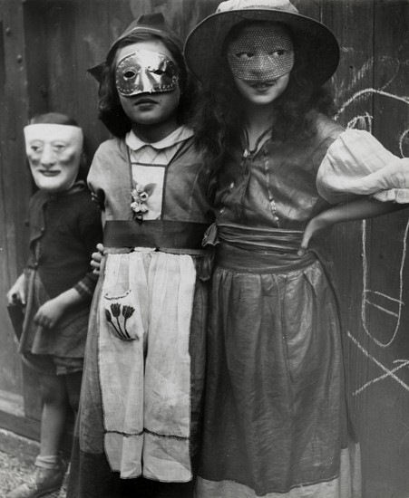 Edmund Teske, Three Children with Halloween Masks, c. 1938-39
Vintage gelatin silver print, 9 5/16 x 7 13/16 in. (23.6 x 19.8 cm)
5933