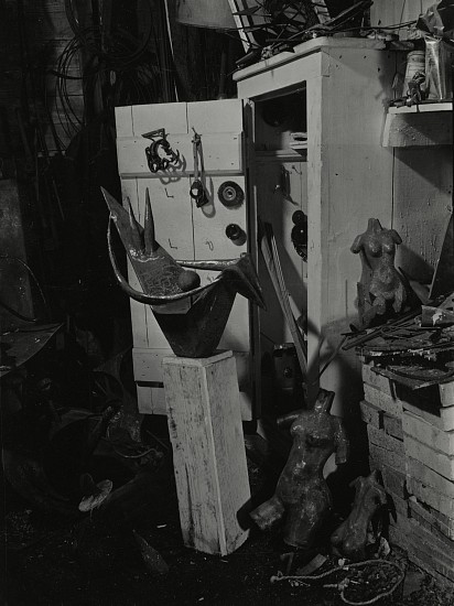 Eliot Elisofon, David Smith's Studio, 1938
Vintage gelatin silver print, 4 x 2 15/16 in. (10.2 x 7.5 cm)
featuring: Construction with Points, 1938 and Steel Torso, c. 1936
6059