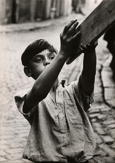 Roger Mayne, Keith, Addison Place, London, 1957
Vintage gelatin silver print, 7 3/8 x 5 1/4 in. (18.7 x 13.3 cm)
6465
Sold