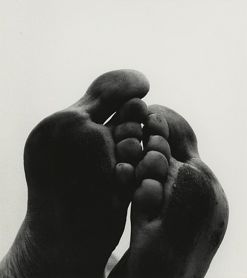 Aaron Siskind, Feet 139, 1958
Vintage gelatin silver print, 11 1/16 x 10 3/4 in. (28.1 x 27.3 cm)
7513