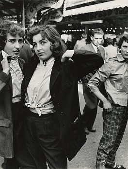 Roger Mayne - Teddy Girls, Battersea Fun Fair