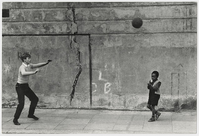 Roger Mayne, Southam Street, North Kensington, London, 1956
Vintage gelatin silver print, 5 5/8 x 8 3/8 in. (14.3 x 21.3 cm)
8372
$6,000