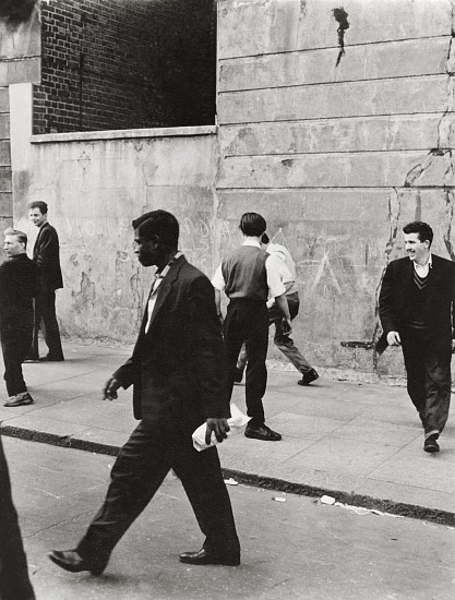 Roger Mayne, Southam Street, North Kensington, London, 1958
Vintage gelatin silver print, 7 1/8 x 5 7/16 in. (18.1 x 13.8 cm)
6454
$4,500