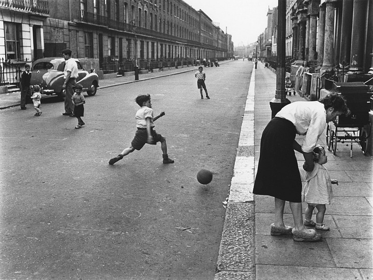 Roger Mayne, View With Footballers, Southam Street, London, 1956
Gelatin silver print, printed 2001, 9 7/8 x 13 1/16 in. (25.1 x 33.2 cm)
3070
$4,000
